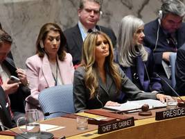un-sicherheitsrat: melania trump tut so, als liege bildung ihr am herzen