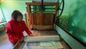 historische technik: mit der wäsche zur mangel: alte technik weckt erinnerungen