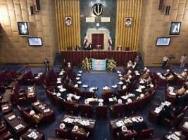 Gremium wählt neuen Ajatollah: Luftangriff soll Gebäude des iranischen Expertenrats getroffen haben