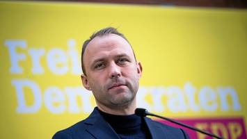 fdp-mann sebastian czaja wirbt für die cdu bei der berlin-wahl