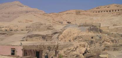 Ägypten: archäologen entdecken 22 sarkophage mit mumien in felskammer in theben