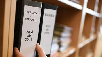 Abgelehnter Asylbescheid? Warum immer mehr Flüchtlinge dagegen klagen