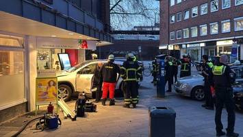 Mercedes fährt in Apotheke – Mitarbeiterinnen geschockt: „Riesenglück gehabt“