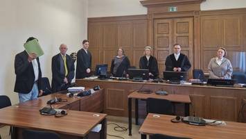 In der Waschküche und im Ehebett: Mann soll seine Stieftochter missbraucht haben