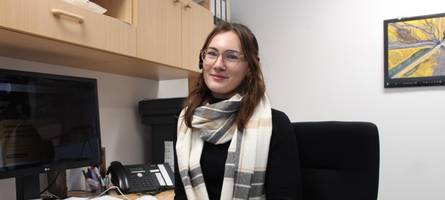 jung, mutter, azubi: wie die seltene teilzeit-ausbildung dieser frau hilft