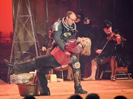 Kritik zum Singspiel am Nockherberg: Eine Horde Drachentöter stolpert durch den Irrsinn der Weltlage