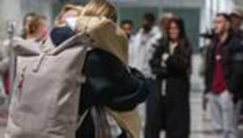 Iran-Konflikt: Dubai-Rückkehrer: Wussten nicht, ob wir wieder rauskommen