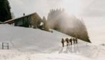 Schneeschuhwandern: Auf Schnee schlafen