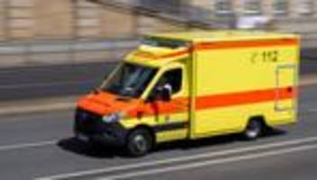 Unfälle: Mann in Meiningen von Auto überrollt - schwer verletzt