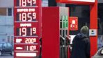 spritpreise: katherina reiche lässt hohe preise an tankstellen prüfen