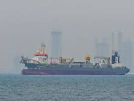 gesperrte straße von hormus: trump verspricht blockierten tankern geleitschutz