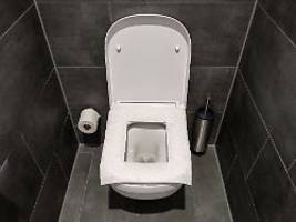 Nur für Nicht-Gäste in Ordnung: Darf der Toilettengang für Restaurantgäste extra kosten?
