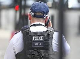 Verbindungen nach China?: Scotland Yard nimmt Mann von Politikerin wegen Spionageverdachts fest