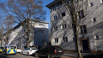 Neukölln: Kleinkind stürzt aus Fenster – und kommt schwer verletzt in Klinik