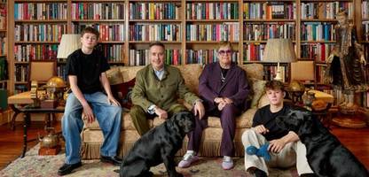 Elton John: Familienporträt von Catherine Opie hängt in der National Portrait Gallery