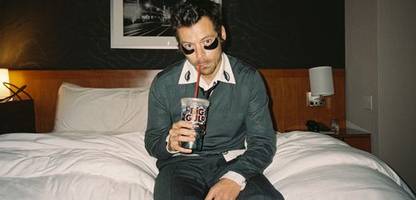 harry styles: neues album vereint berliner beats und italienische gelassenheit