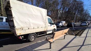 Alle 30 Meter eine Sitzbank am Straßenrand: Bezirksamt reagiert auf Kritik