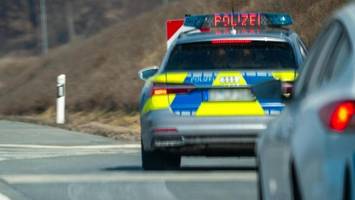 TÜV am Anhänger abgelaufen: Autofahrer (62) rastet total aus