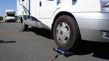 Wohnmobile im kostenlosen Service-Check: Polizei wiegt Camper in Elmshorn
