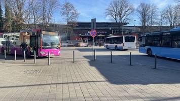 „museumsreif“: neue ersatzverkehr-flotte schockiert fahrgäste