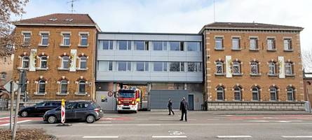 Drei Häftlinge bei Brand in Gefängnis-Werkstatt verletzt: Feuerwehr und Polizei mit Großaufgebot im Einsatz