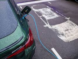 Auto: Hohe Spritpreise: Jetzt auf ein E-Auto umsteigen?