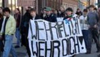 Demonstration: Junge Menschen in MV protestieren gegen Wehrdienst