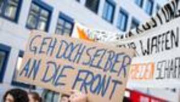 Gesellschaft: Schülerinnen und Schüler streiken erneut gegen Wehrpflicht