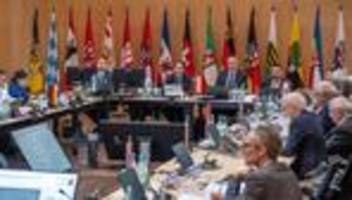 Ministerpräsidentenkonferenz: Ruf nach Bodycams in Zügen und Überprüfung der Spritpreise