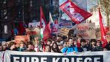 Schulstreik: Hunderte Schüler im Norden demonstrieren gegen Wehrpflicht