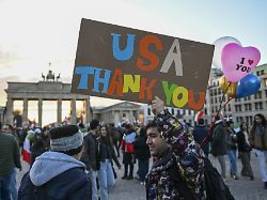 Berlin Tag & Nacht: Sie rufen nach Völkerrecht, doch die Iraner sind ihnen egal