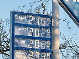erstmals seit 2022: auch e10 kostet jetzt über 2 euro pro liter