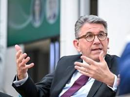 extremismus ist zu bekämpfen: weimer verteidigt ausschluss linker buchläden von preisvergabe