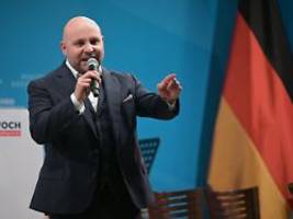 Keine Rede von Klüngelei?: Frohnmaiers Vater und Frau bei AfD-Politikern beschäftigt