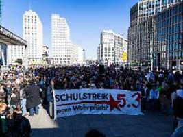 Schüler-Streik gegen Wehrdienst : Niemand soll verpflichtend ausgebildet werden, Menschen zu töten