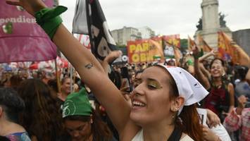 Rollenverständnis der Gen Z: Umfrage zeigt erschreckendes Ergebnis