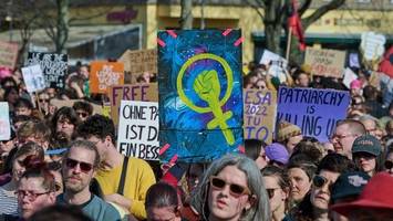Frauentag 2026 in Berlin: Die wichtigsten Demos und Events im Überblick