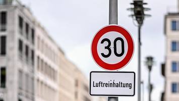 Tempo-30-Streit: Umwelthilfe will weitere Abschaffung in Berlin stoppen