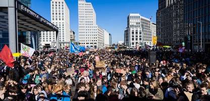 wehrpflicht – wehrdienst: tausende schüler demonstrieren in deutschland