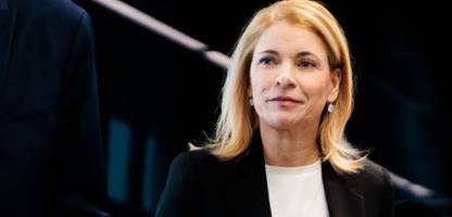 deutsche bahn: evelyn palla verspricht bessere fahrgastinfos noch 2026