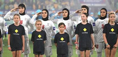 Iran-Krieg: Dieses Mal salutieren die Fußballerinnen und singen ihre Hymne