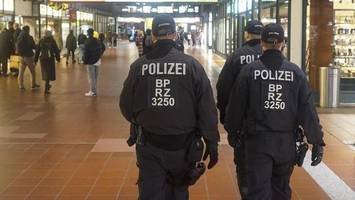 im wert von 230 euro: frau (34) stiehlt kiloweise schokolade in der wandelhalle