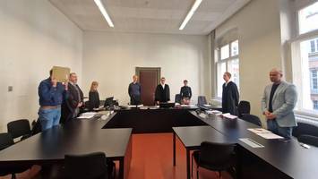 verschrieb ein arzt in hamburg zwei patienten schmerzmittel wie drogen?