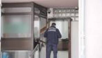 Gewalttat: Messerangriff in Moschee - Täter auf der Flucht