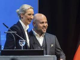 weidel und chrupalla sauer: afd-spitzenkandidat weilt beim wahlkampf-finale in usa