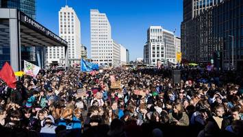 Verleumdung von Merz? Schüler-Demo in Berlin: Polizei ermittelt gegen 18-Jährigen
