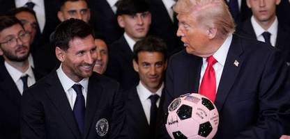 Weißes Haus: Donald Trump dankt dem US-Militär, im Hintergrund klatscht Lionel Messi