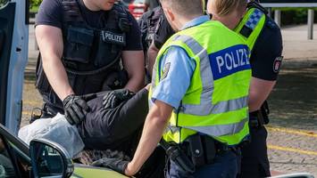 14 einbrüche im hamburger stadtgebiet: polizei verhaftet zwei junge männer