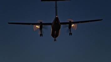 Brummen über Stormarn: Flugzeug am Nachthimmel gibt Rätsel auf