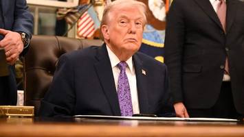 pastoren beten für trump – video zeigt skurrile szene im oval office